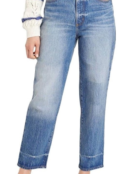 Universal Thread Denim - Universal Thread Women's Straight Leg Jeans in Light Blue Wash